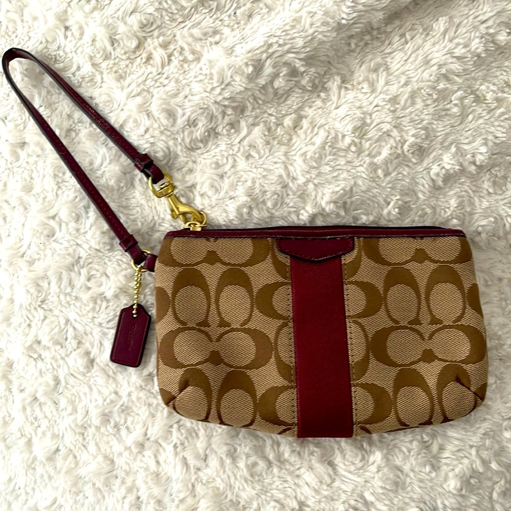 💗60% SALE💗 COACH wristlet 💜